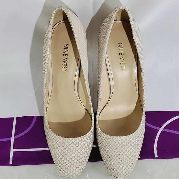 Nine West White/Cream Leather Snakeskin Closed Toe Heels - Size 6.5 M - Picture 12 of 16